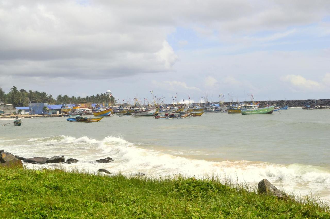 Oyo 490 Shangrela Beach Resort Ambalangoda  Exterior photo